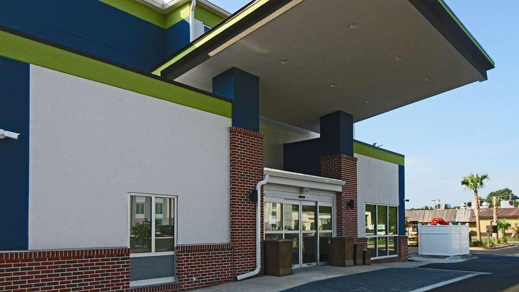 Comfort Inn & Suites Brunswick Exterior photo