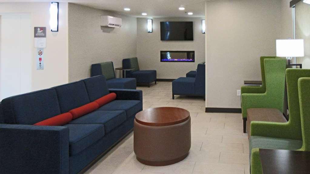 Comfort Inn & Suites Brunswick Interior photo
