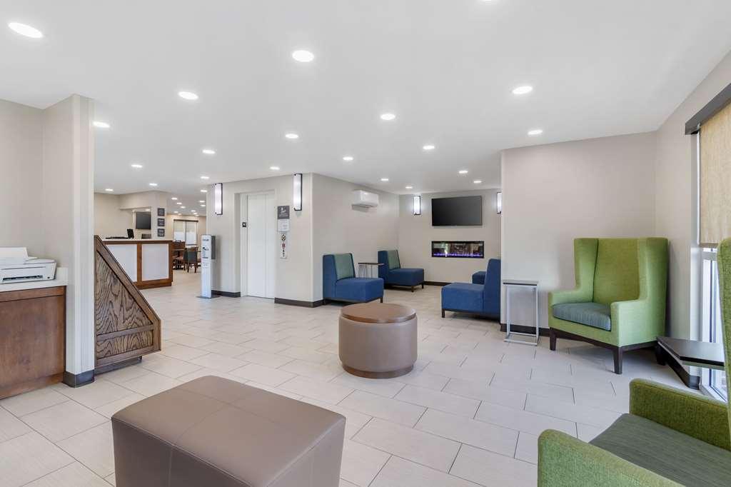 Comfort Inn & Suites Brunswick Interior photo