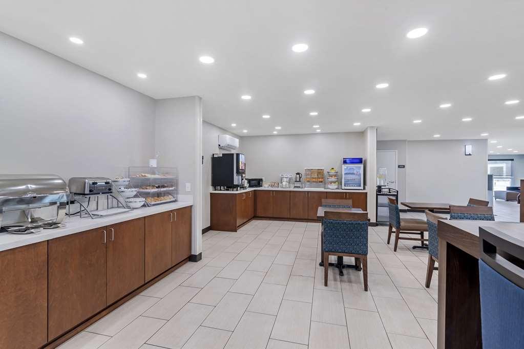 Comfort Inn & Suites Brunswick Restaurant photo