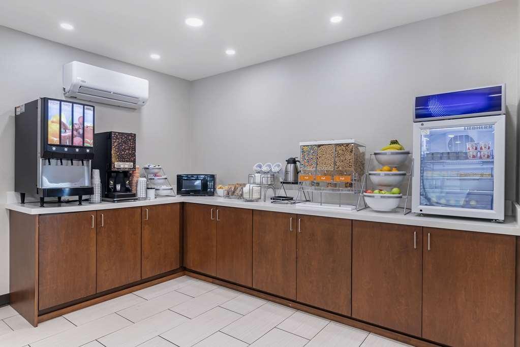 Comfort Inn & Suites Brunswick Restaurant photo